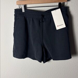 NWT Lululemon Softstreme High-Rise Short 4" Black W7DDJS